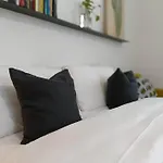 Stylish Flat Near Station And City Center